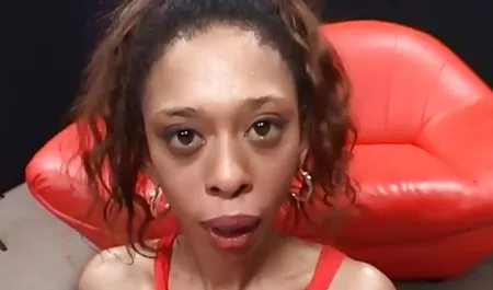 Chica tetonas culonas latinas en vestido blanco