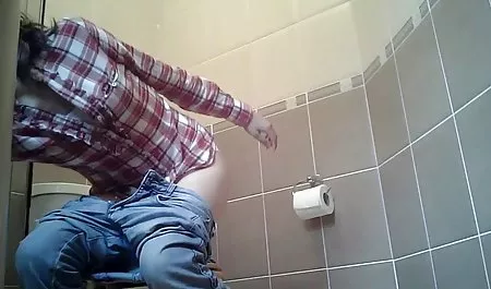 Atrapado, Alexa Rae en mega culonas latinas acción