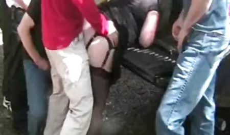 Beber café en culonas latinas caseras la mañana, no se oponen a él.