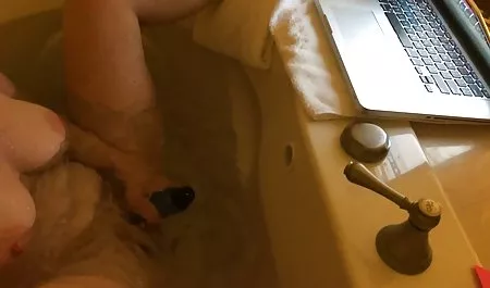 Los clientes y la latinas culonas cabalgando terapia de masaje