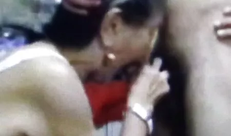 Dos latinas culonas cogiendo lesbianas