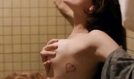 Disfrutar de la tetonas culonas latinas clase de Logan a tener sexo con el delicioso comerciante de agosto de asamblea