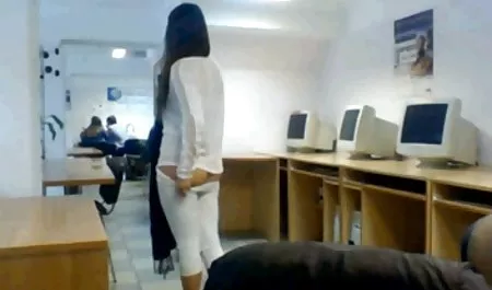 Pasos entrenador personal Ashley Adams, culonas latinas gratis mientras que el par indefenso.