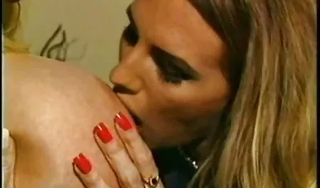 Anal fresca de latinas culonas cabalgando pollo en el cuarto de baño