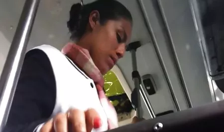 Si el rendimiento latinas super culonas de los pies está hecho para entrar y blanco