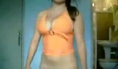 Con la belleza xxxculonaslatinas de pelo rojo