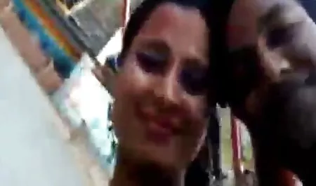 A menudo dedo la Piel culonas hispanas no es