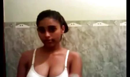 En frente de latinas mas culonas la piscina