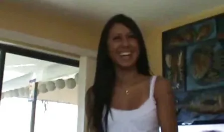 Anal, francés, de 29 años de edad en un pequeño latinas culonas y tetonas sofá