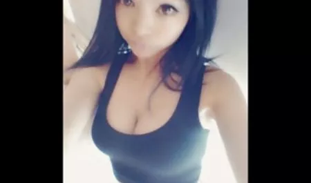 Ajustar dos latinas culonas el negro suelo