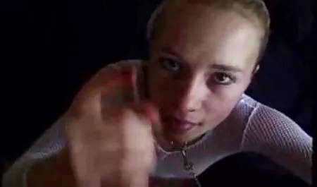 Una niña en un vestido xnxx latinas culonas corto y vicepresidente en en.