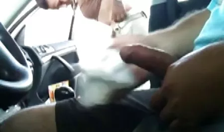 Debe tener de uno a cuatro latinas tetonas y culonas