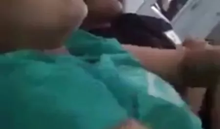 Una serie de latinas culonas culiando extraños acontecimientos cerca del coche